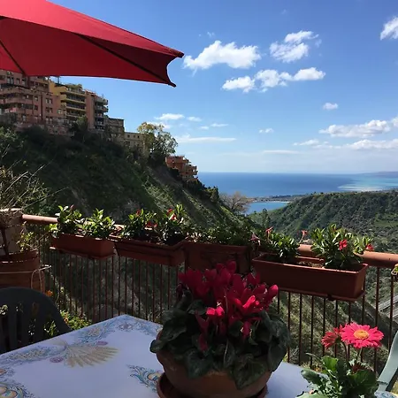 Casa Margherita טאורמינה